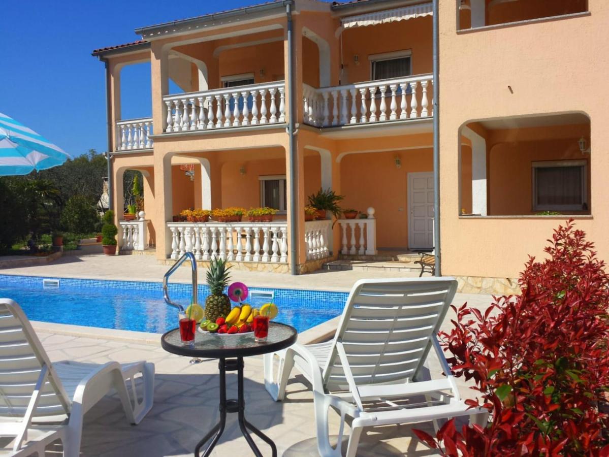 Haus Delphin Apartment Пореч Екстериор снимка
