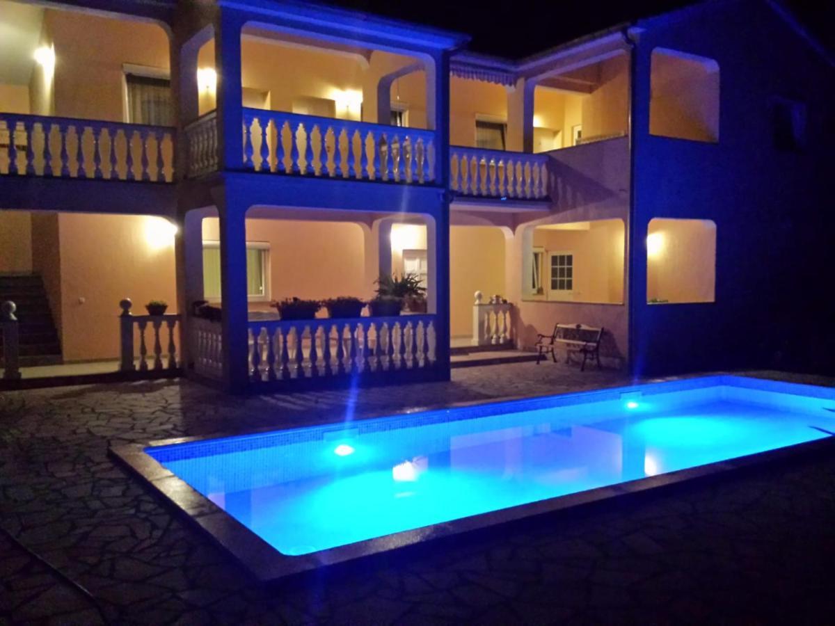 Haus Delphin Apartment Пореч Екстериор снимка