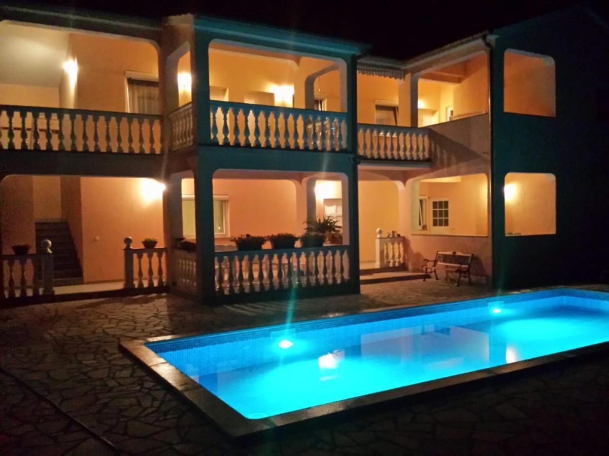 Haus Delphin Apartment Пореч Екстериор снимка