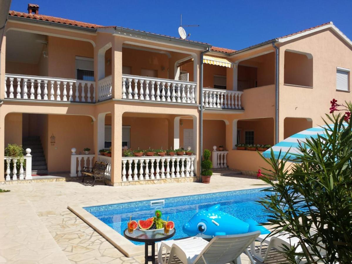 Haus Delphin Apartment Пореч Екстериор снимка