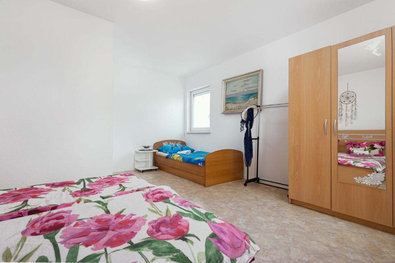 Haus Delphin Apartment Пореч Екстериор снимка
