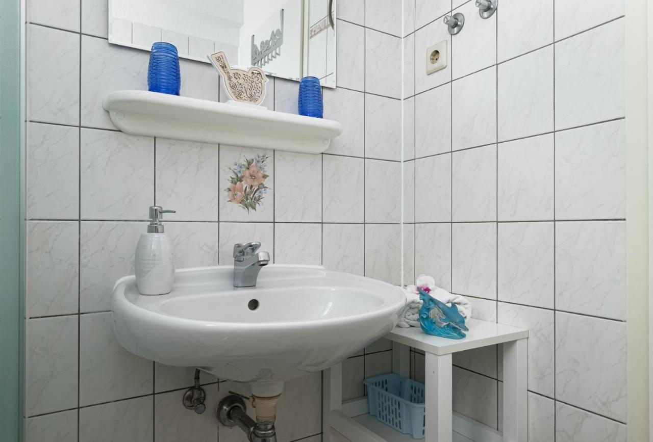 Haus Delphin Apartment Пореч Екстериор снимка