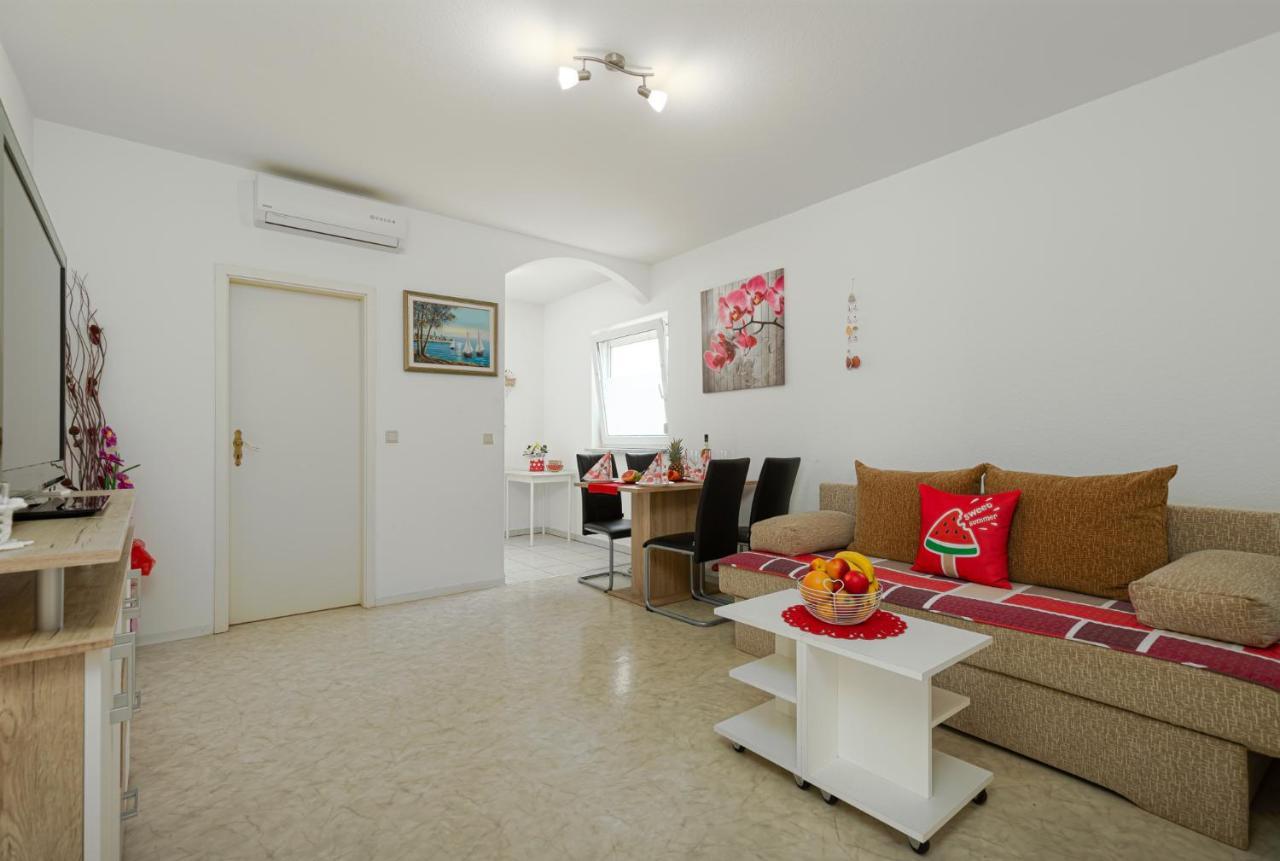 Haus Delphin Apartment Пореч Екстериор снимка