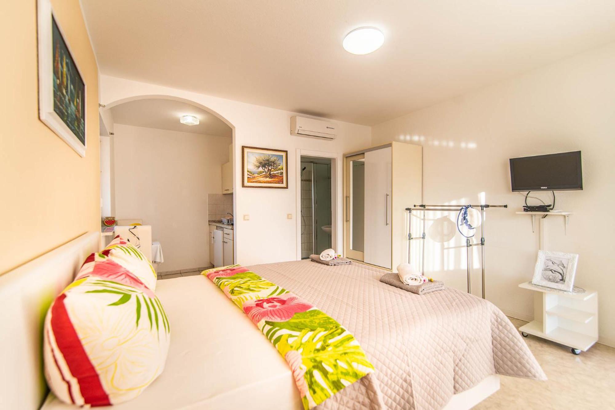 Haus Delphin Apartment Пореч Екстериор снимка