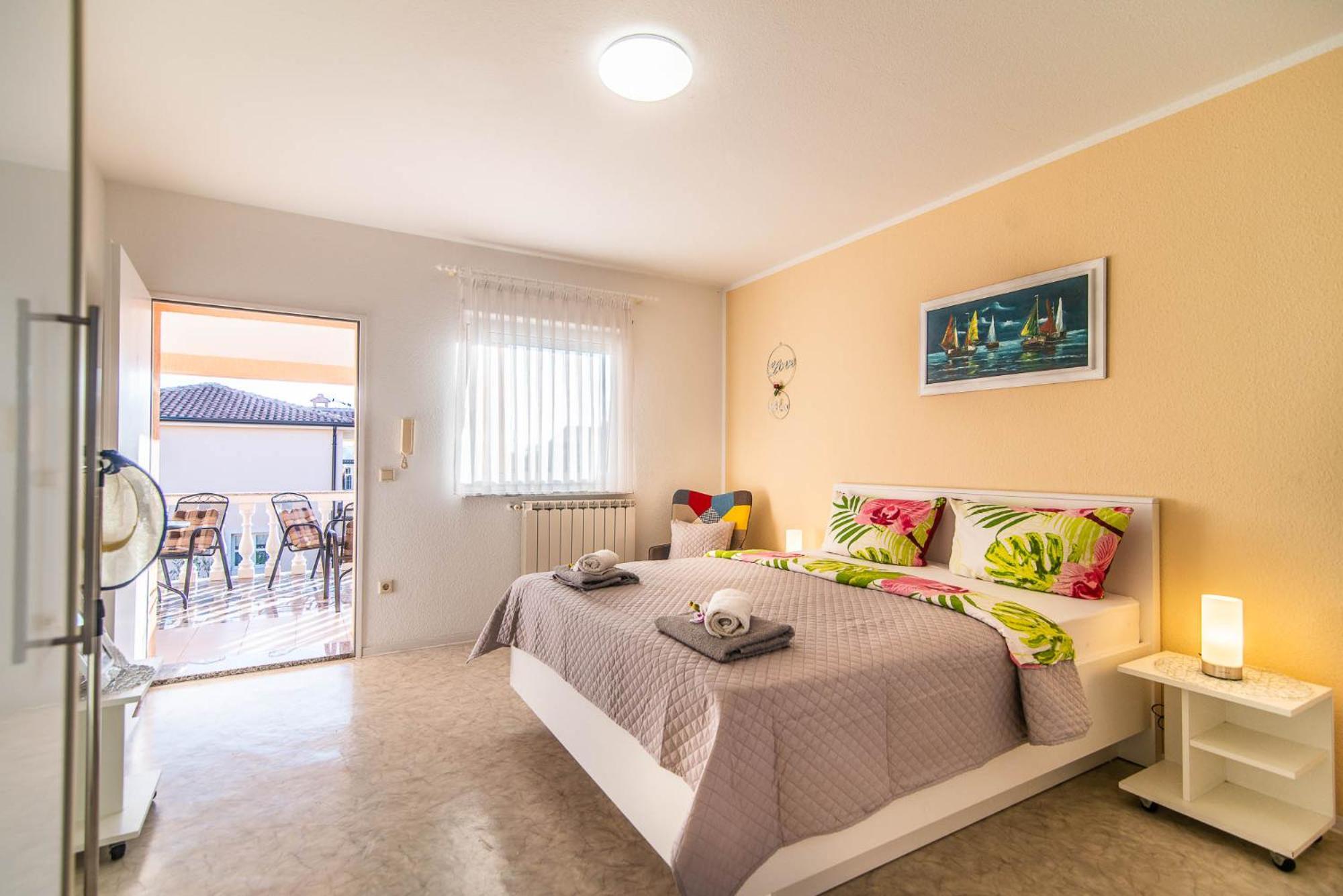 Haus Delphin Apartment Пореч Екстериор снимка