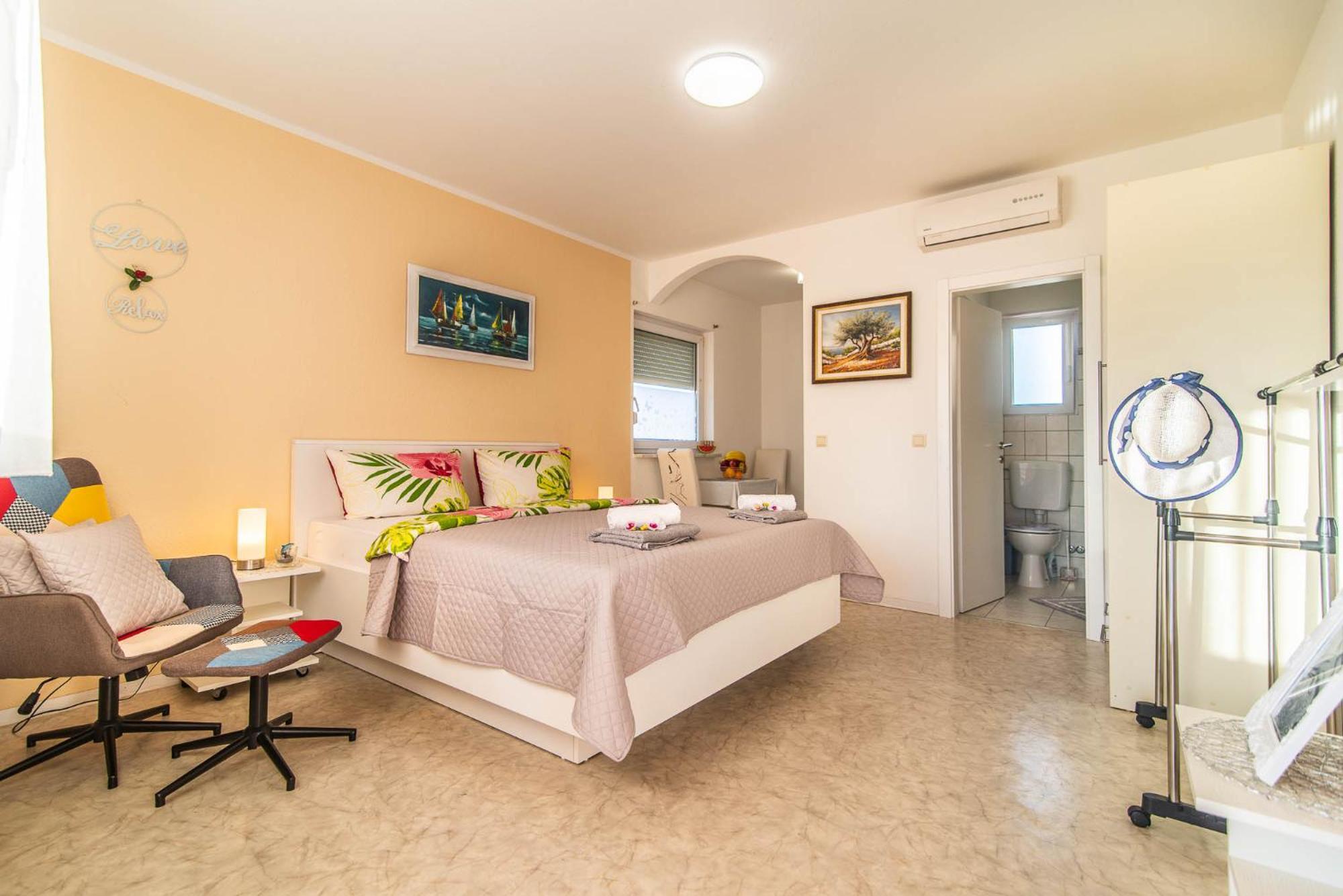 Haus Delphin Apartment Пореч Екстериор снимка