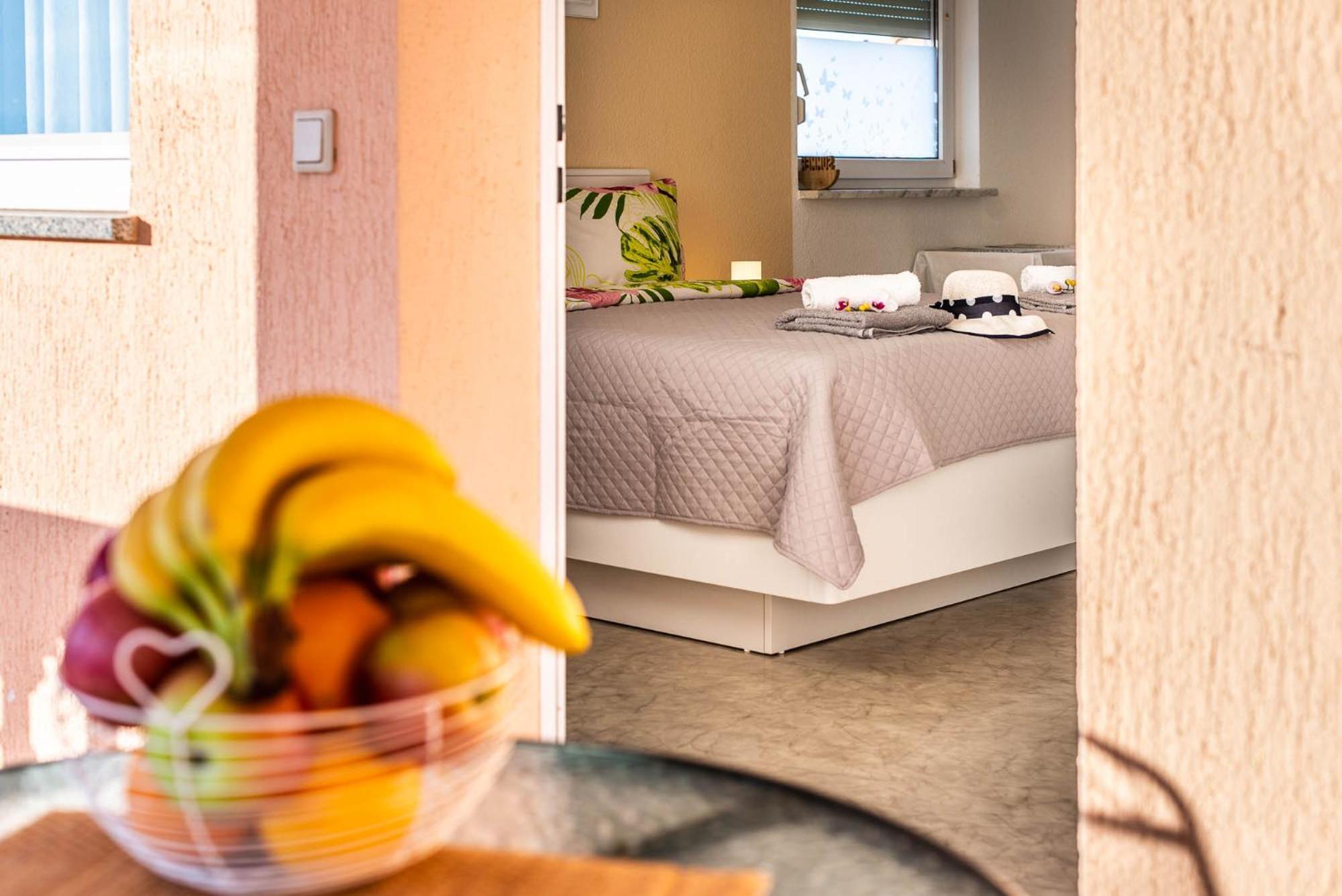 Haus Delphin Apartment Пореч Екстериор снимка