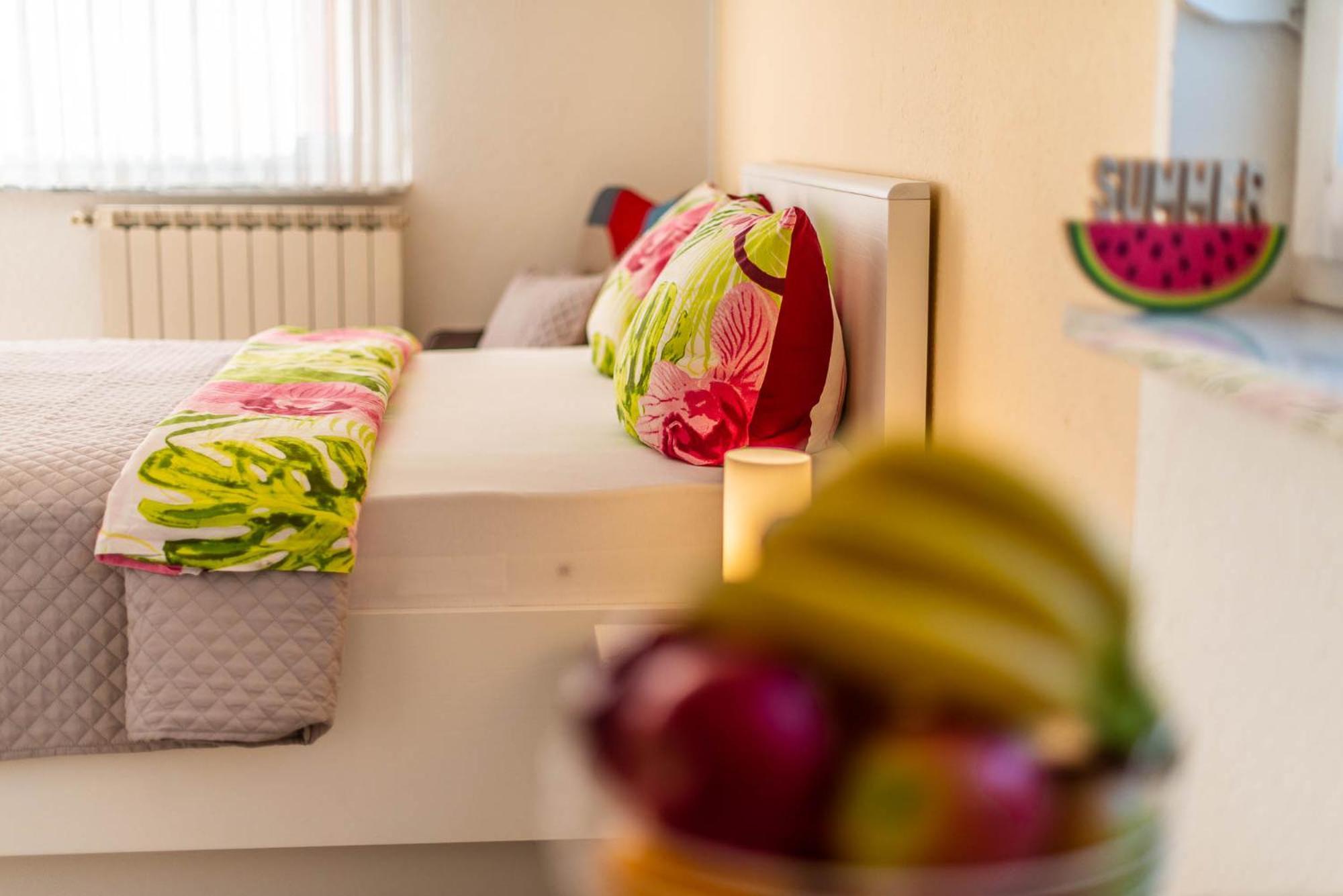 Haus Delphin Apartment Пореч Екстериор снимка
